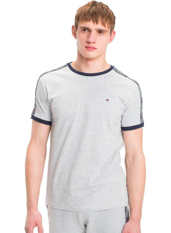 Explorando la Camiseta Tommy Hilfiger: Confort y Diseño Cotidiano