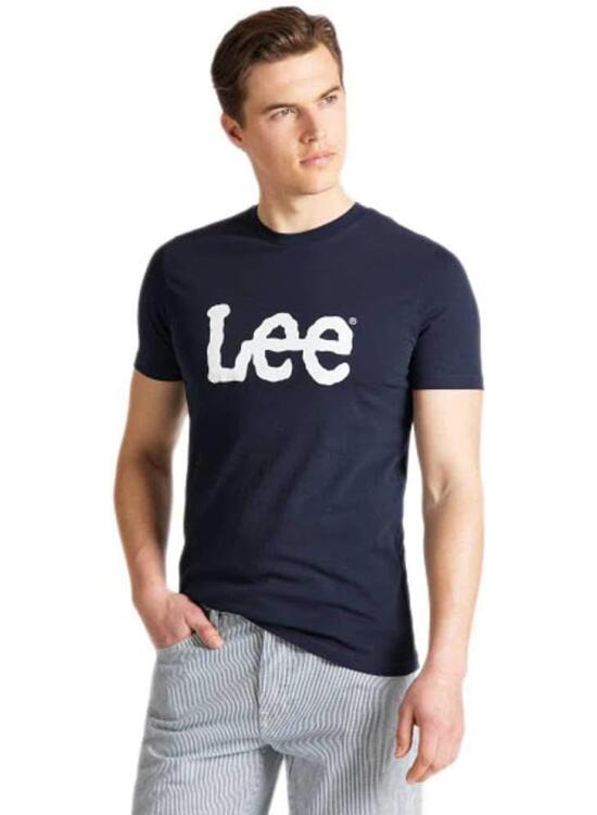 Análisis de la Camiseta Regular Lee: Comodidad y Estilo Cotidiano