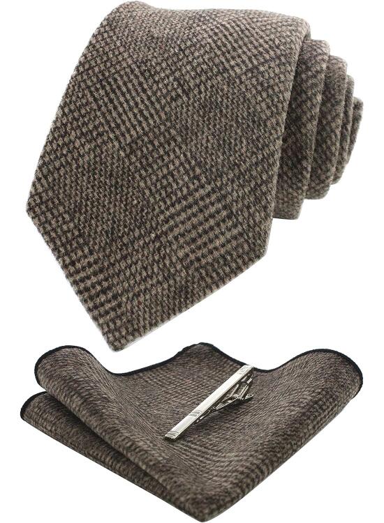 Elegancia en el Detalle: Un Análisis del Conjunto de Accesorios Masculinos