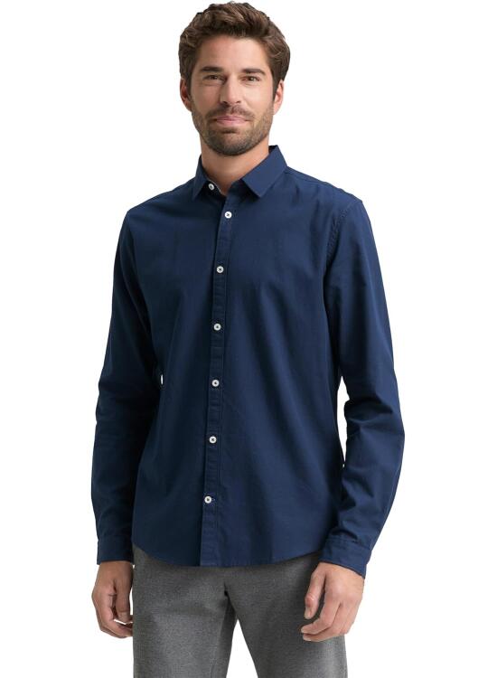Análisis de una Camisa Masculina de Corte Contemporáneo