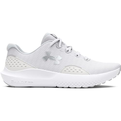 Under Armour UA W Charged Surge 4 Deportivas de mujer, ligeras y transpirables zapatillas para correr, color blanco/neblina distante/plateado metálico
