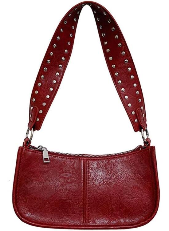 Elegancia Compacta: Análisis del Bolso Bandolera con Detalles Metálicos