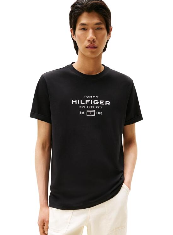 La Camiseta Tommy Hilfiger: Análisis de un Básico Esencial