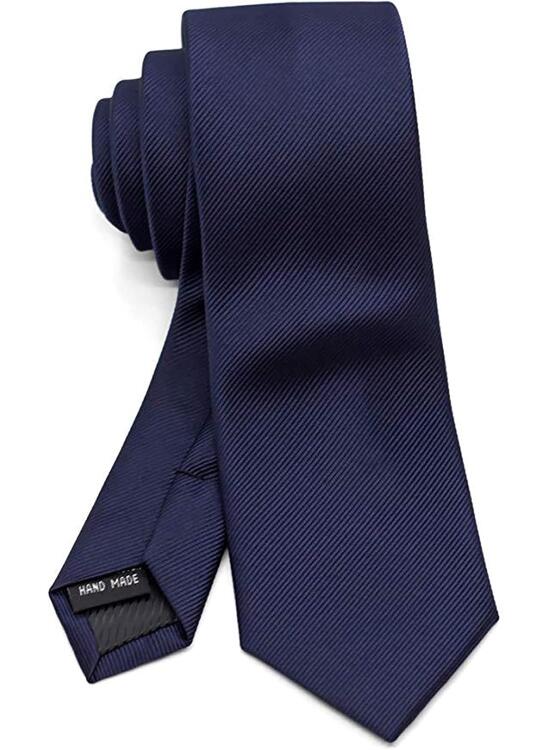 Explorando la Versatilidad y el Diseño de la Corbata Estrecha