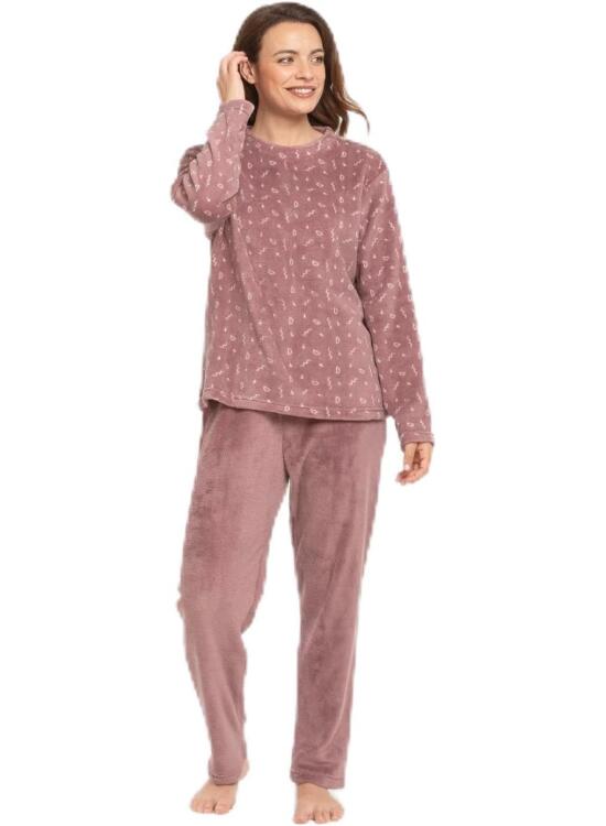 Confort y Calidez para el Invierno: Un Análisis del Pijama de Coralina