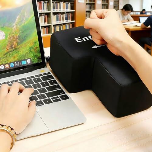 La tecla Enter gigante que revoluciona las oficinas y el teletrabajo