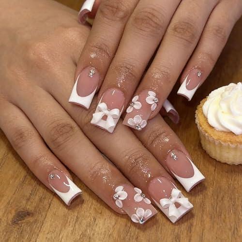 Cosblisvia Press on Nails Uñas Postizas para Pegado, 24 Pcs Press on Nails Cortas Medias Cuadradas para Damas, Uñas Falsas para Boda, Fiesta, Salón (Blanco Francés 3D Flores Lazo)