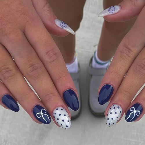 LunarCharm 24 Uds Uñas Postizas Cortas en Forma de Almendra - Diseño de Verano Juguetón con Lazos y Lunares en Azul Oscuro y Brillante, Uñas Acrílicas Reutilizables de Cobertura Total
