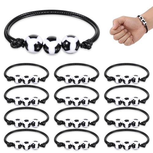 12 pulseras acrílicas ajustables con temática de fútbol, cuerda trenzada con colgante de balón, para niños y adultos, ideales para fiestas de equipo y cumpleaños, en blanco y negro.