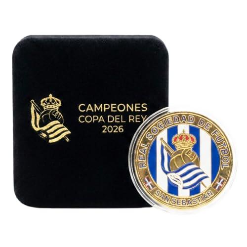 Moneda Conmemorativa de Fútbol Campeones Copa Española 2026 - Moneda de Colección Txuri Urdin con Estuche de Terciopelo - Regalo de Fútbol Escudo Blanquiazul San Sebastián, 4.5 cm